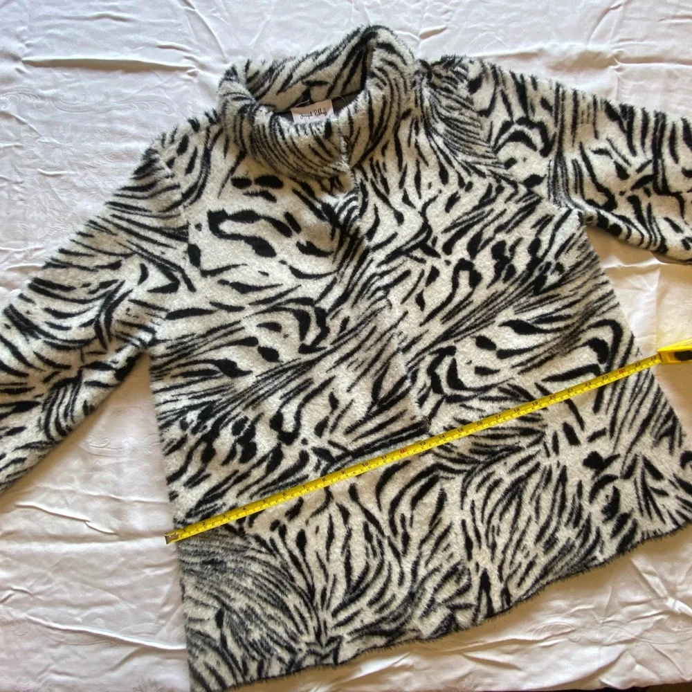 NWTs Joseph Ribkoff Black and White Animal Print Coat/Sweater Size L - Picture 7 of 8
